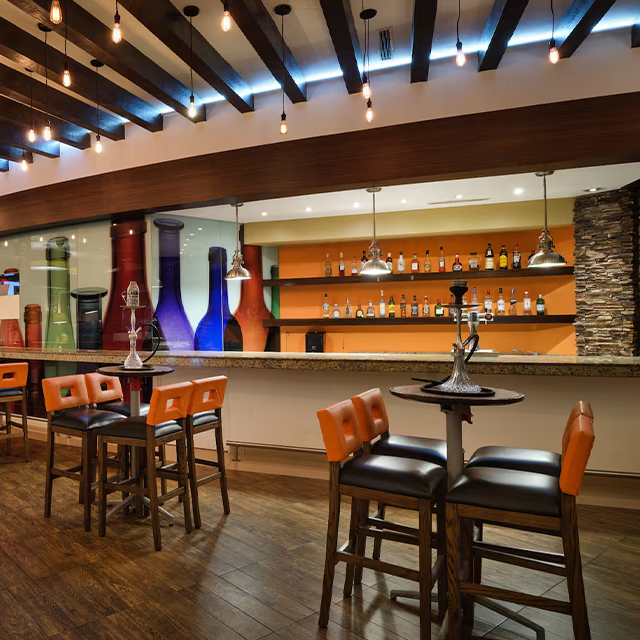 Houten tafels en stoelen Hotel-restaurantmeubilair voor dineren in het resort