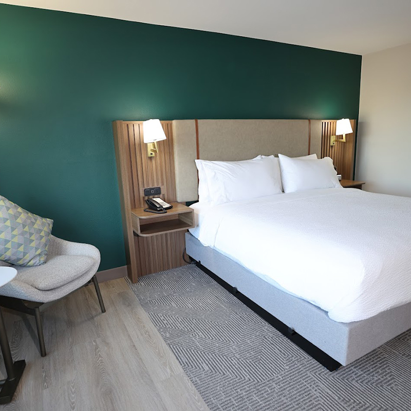 Hotel Holiday Inn Bedroom Furniture King Size Bed Pogodbena rešitev