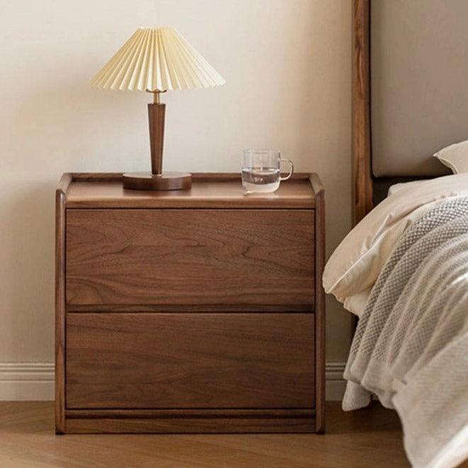 Sodoben hotelski predal za nočno omarico