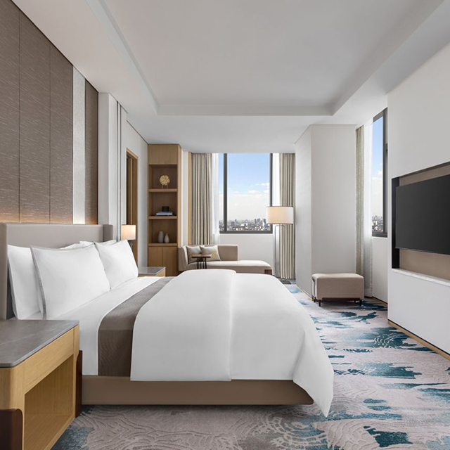 D&ouml;şemeli Başlıklı Ahşap Kaplama Otel Yatağı