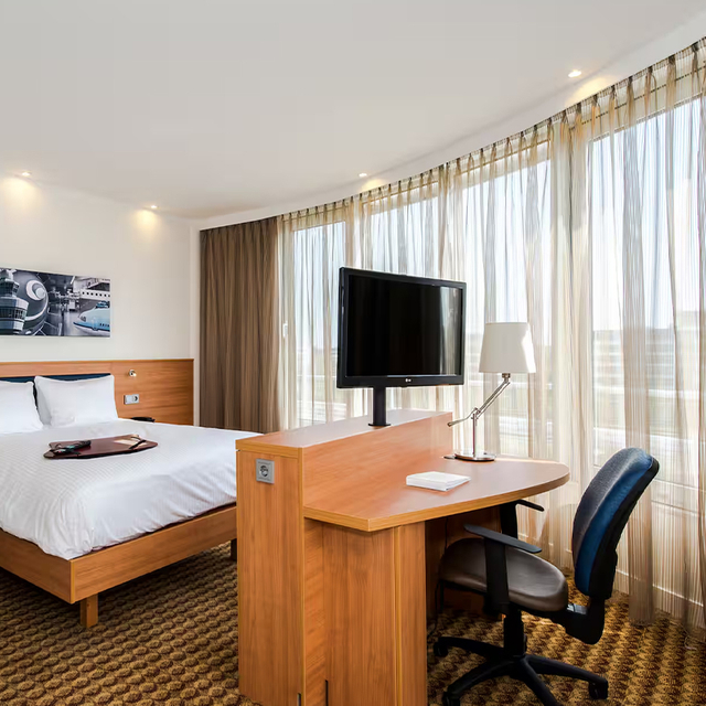 Hotelske mize za goste po meri